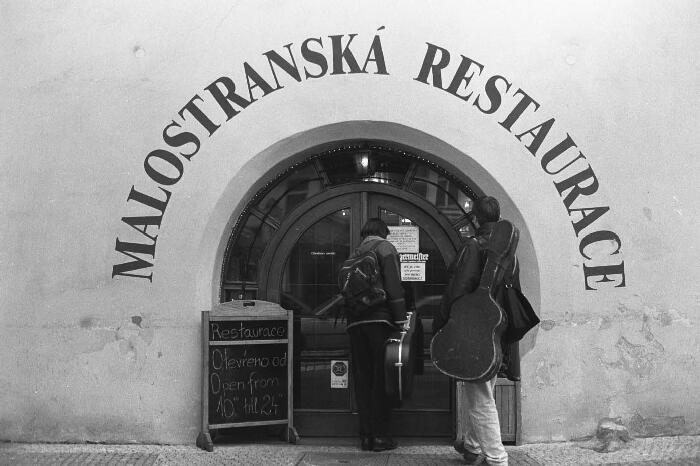 200011-10praharestaurant.jpg